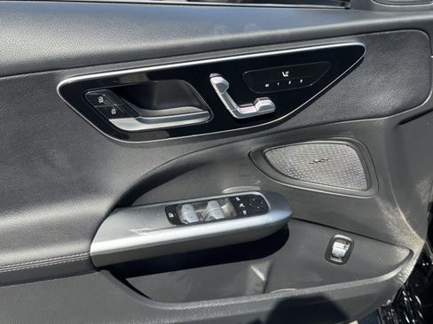 New 2025 Mercedes-Benz C 300 Sedan image 9