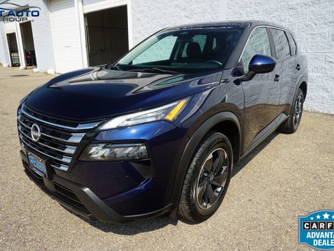 Used 2024 Nissan Rogue SV AWD/4WD image 3