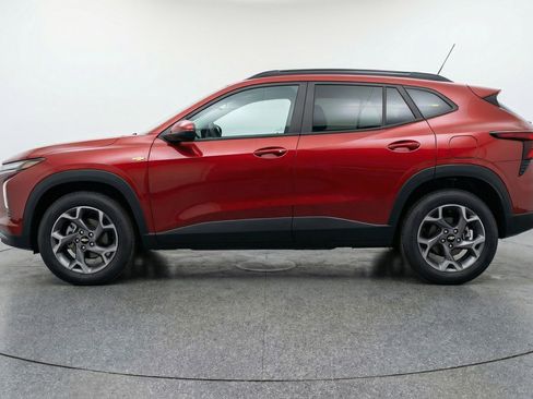 Used 2025 Chevrolet Trax LT image 5