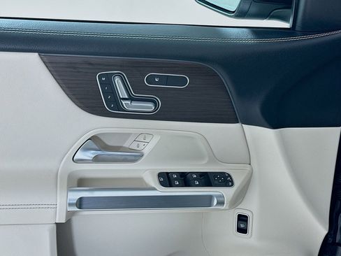 New 2026 Mercedes-Benz GLB 250 4MATIC image 18