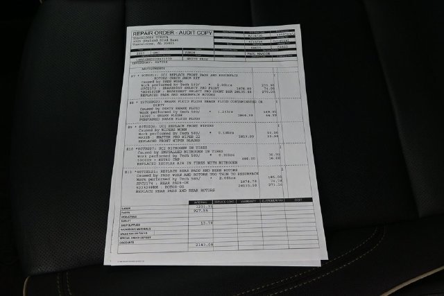 Used 2023 GMC Yukon SLT w/ SLT Premium Package RWD image 4