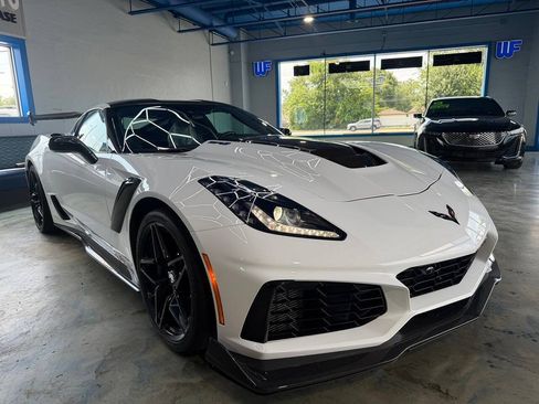 Used 2019 Chevrolet Corvette ZR1 RWD image 21