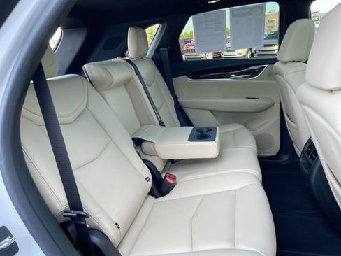 Certified 2018 Cadillac XT5 Premium Luxury FWD image 16