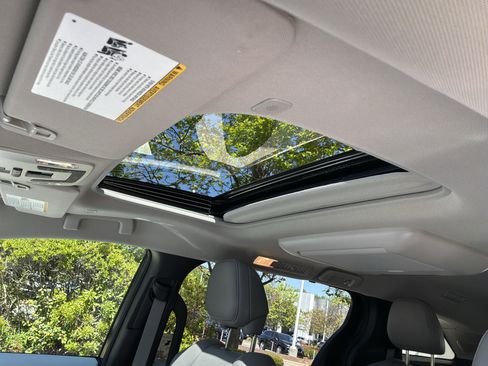 Used 2025 Toyota Sienna XLE w/ XLE Plus Package image 30