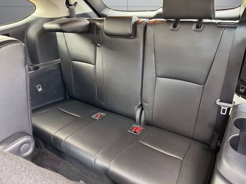 Used 2023 Toyota Highlander XLE AWD/4WD image 16