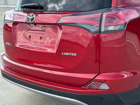 Used 2017 Toyota RAV4 Limited FWD image 4