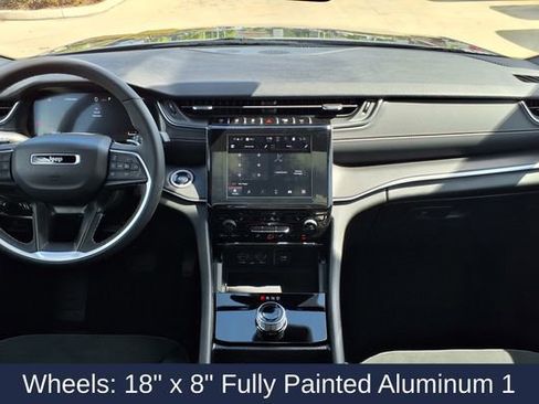 Used 2025 Jeep Grand Cherokee Altitude image 21