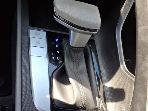 Used 2024 Hyundai Elantra SE image 23