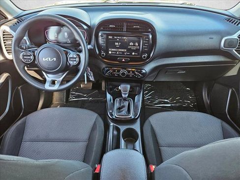 Used 2023 Kia Soul LX w/ LX Technology Package image 15