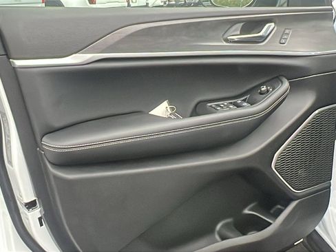 New 2025 Jeep Grand Cherokee Limited w/ Trailer Tow Package image 13