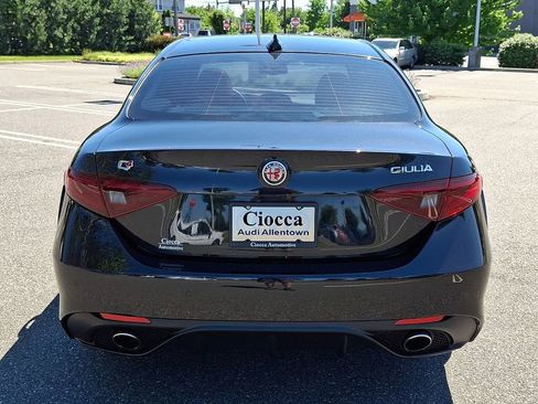 Used 2018 Alfa Romeo Giulia Ti Sport w/ Quick Order Package 22S Sport AWD/4WD image 8