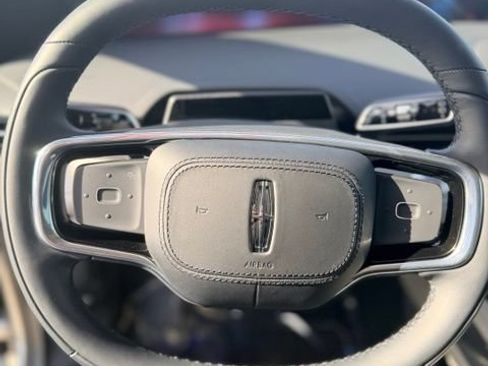 Used 2025 Lincoln Nautilus Reserve AWD/4WD image 44