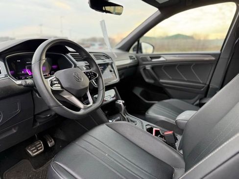 Used 2023 Volkswagen Tiguan SE R-Line image 5