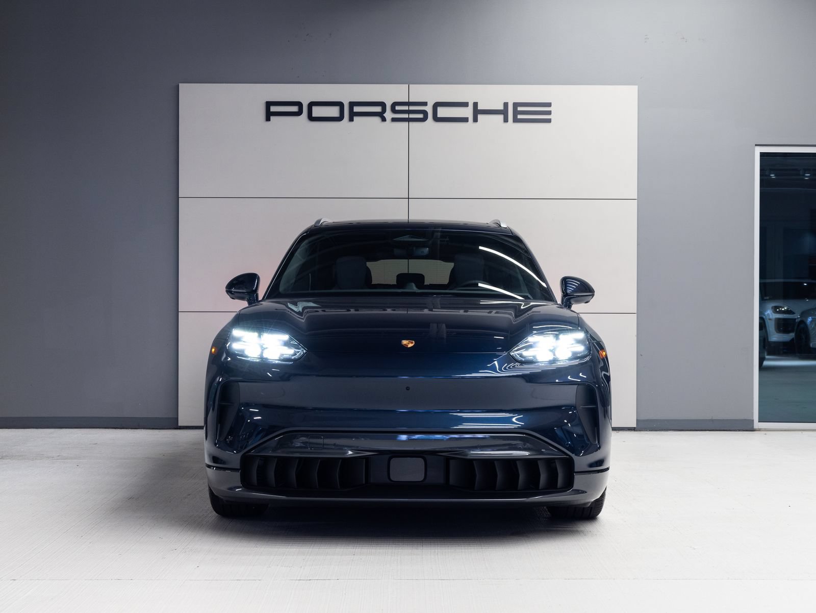 Certified 2026 Porsche Cayenne Electric AWD/4WD image 10