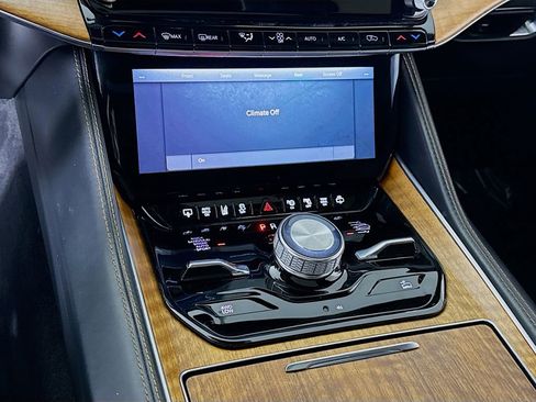 Used 2022 Jeep Grand Wagoneer Series III w/ Rear Seat Video Group 1 AWD/4WD image 11