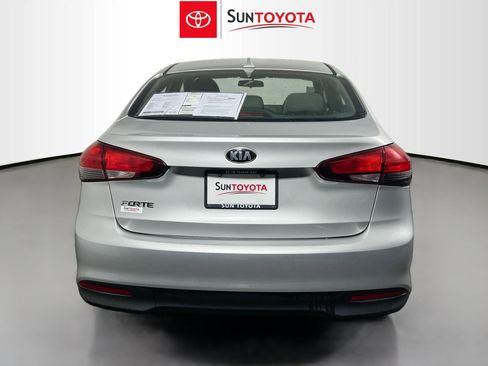 Used 2017 Kia Forte LX FWD image 5