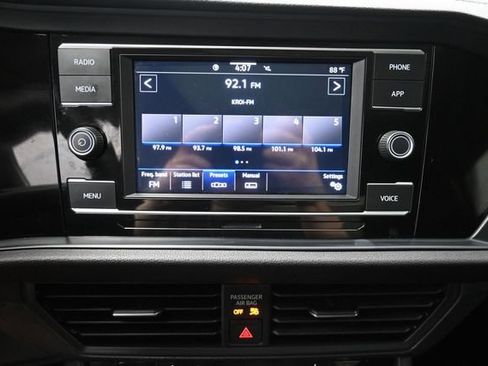 Used 2023 Volkswagen Jetta SE FWD image 9
