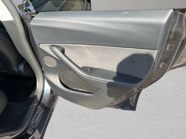 Used 2025 Tesla Model Y Long Range RWD image 12