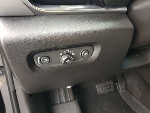 Used 2018 Chevrolet Traverse LT image 15