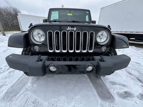 Used 2018 Jeep Wrangler Unlimited Sahara image 30