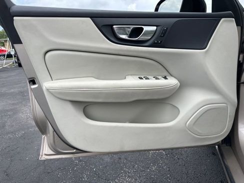 Used 2024 Volvo S60 B5 Plus image 19