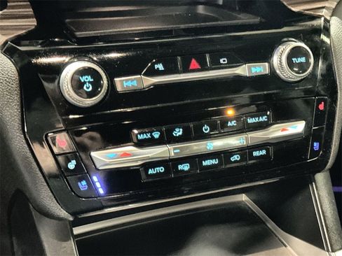 Used 2022 Ford Explorer Limited image 22