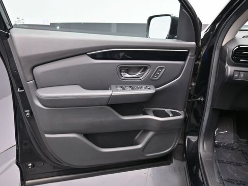 Certified 2025 Honda Pilot EX-L image 18