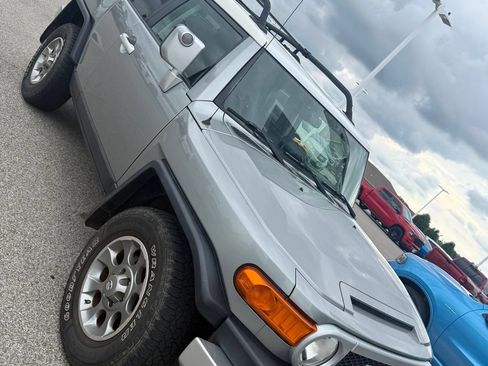 Used 2011 Toyota FJ Cruiser 2WD w/ Upgrade Pkg image 1
