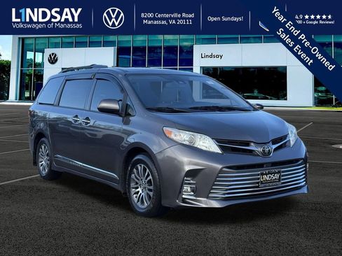 Used 2018 Toyota Sienna XLE image 1