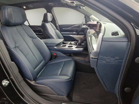 New 2025 Cadillac Escalade IQ Sport 2 w/ LPO, ONYX Package image 17