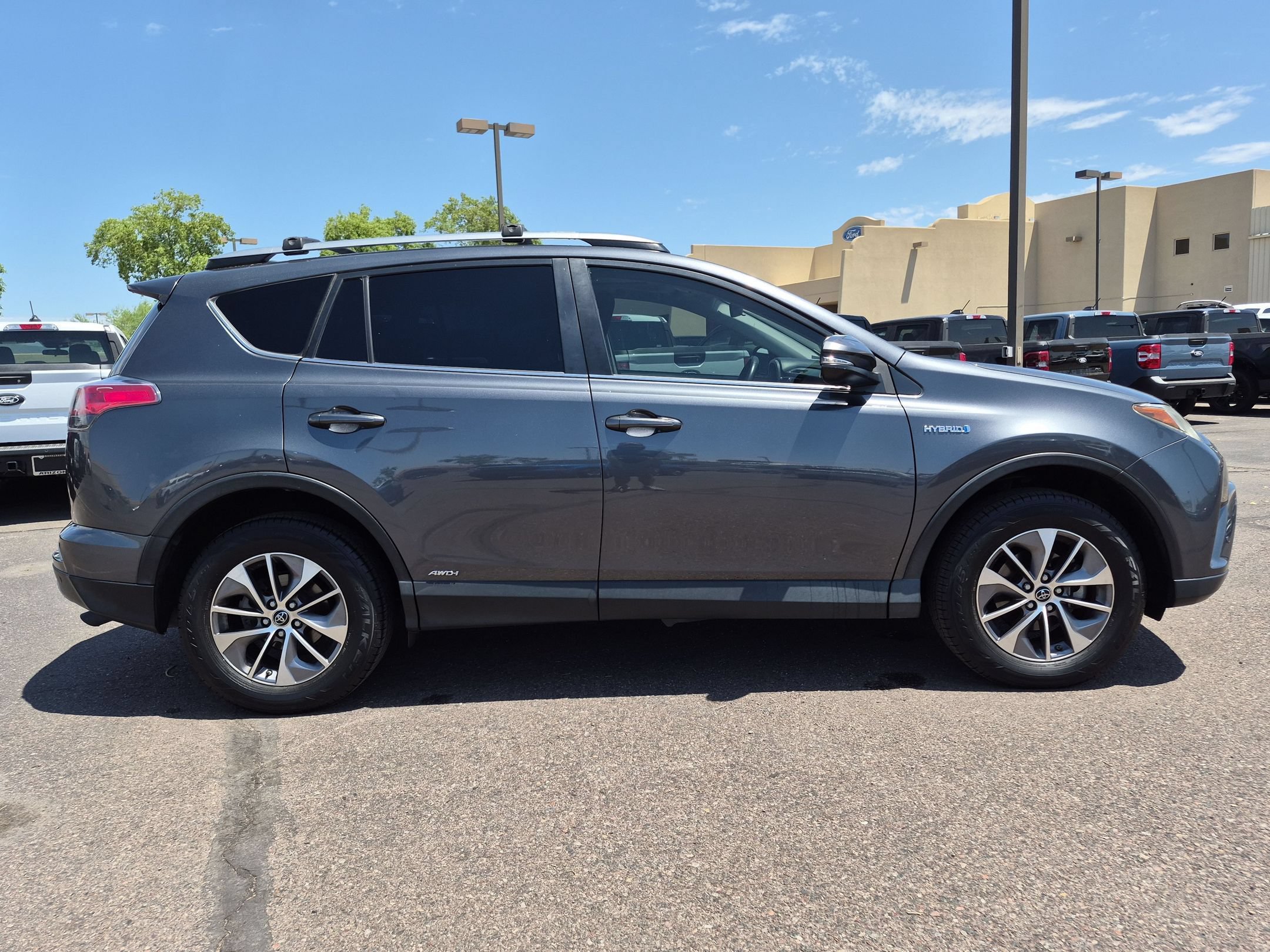 Used 2017 Toyota RAV4 XLE w/ Convenience Package AWD/4WD image 4