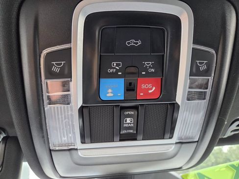 Used 2025 RAM 1500 Big Horn AWD/4WD image 31