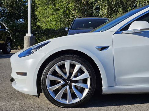 Used 2018 Tesla Model 3 Long Range image 8