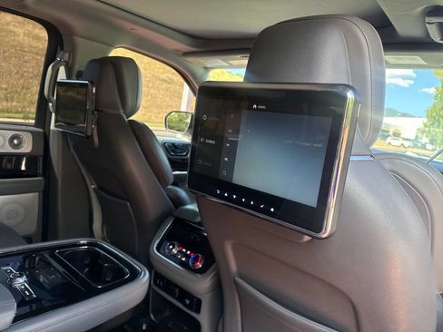 Used 2018 Lincoln Navigator Reserve w/ Technology Package AWD/4WD image 28
