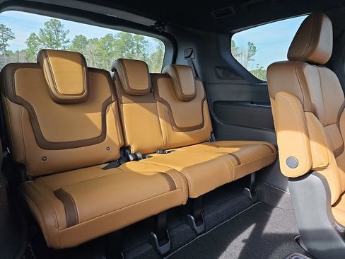New 2026 Nissan Armada SL w/ Captain's Chari Seat Package image 15