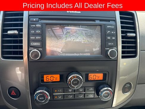Used 2014 Nissan Frontier SL w/ SL Moonroof Package AWD/4WD image 10