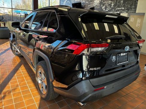 Used 2023 Toyota RAV4 XLE image 7