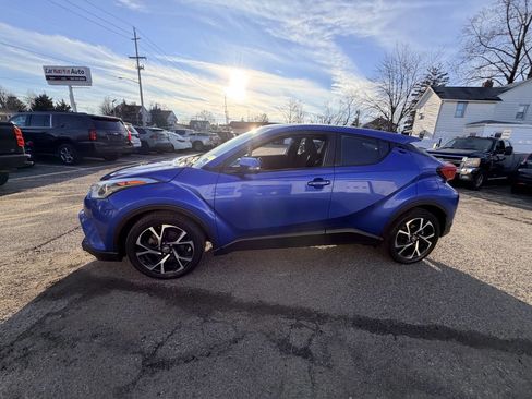 Used 2018 Toyota C-HR XLE 4dr Crossover image 13