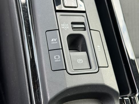 Used 2023 Toyota Prius LE FWD image 25