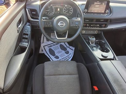 Used 2023 Nissan Rogue SV image 7