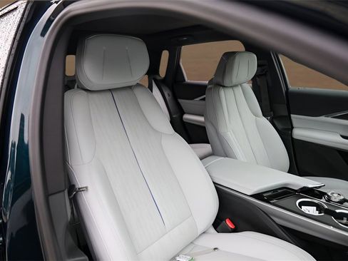 Certified 2024 Cadillac Lyriq Sport image 30