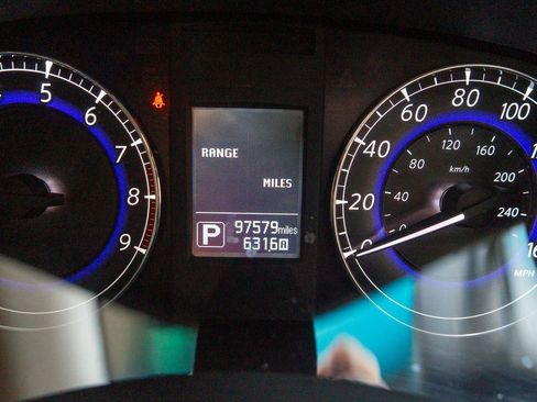 Used 2017 INFINITI QX50 2WD w/ Premium Plus Package image 20
