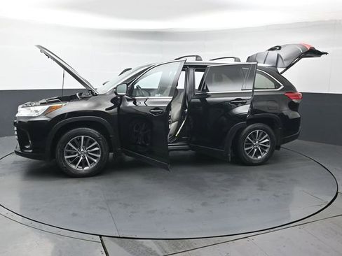 Certified 2019 Toyota Highlander XLE image 48