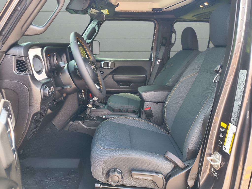 Used 2024 Jeep Gladiator Sport AWD/4WD image 11