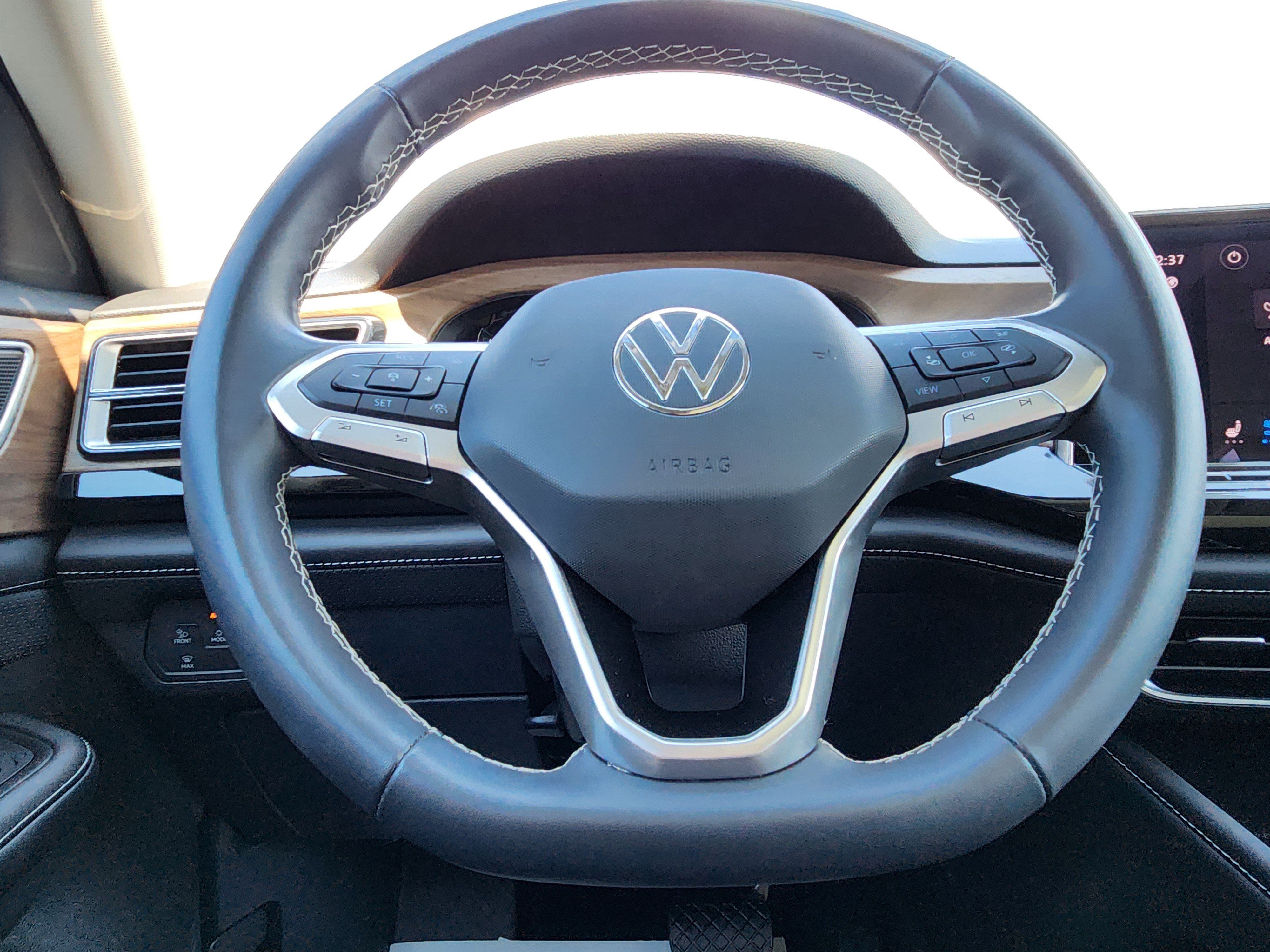 Used 2024 Volkswagen Atlas SE w/ Panoramic Sunroof Package FWD image 21