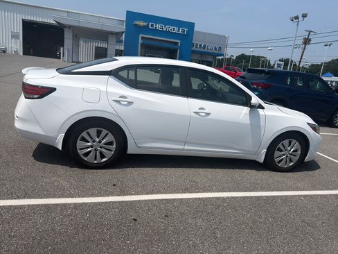 Used 2022 Nissan Sentra S w/ Electronics Package FWD image 6