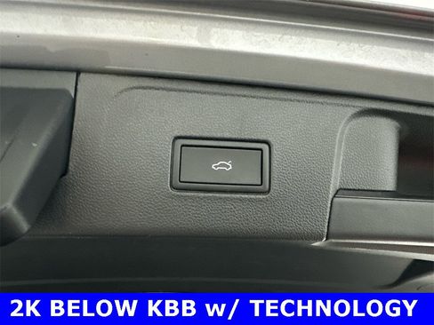 Used 2024 Volkswagen Atlas SE image 21