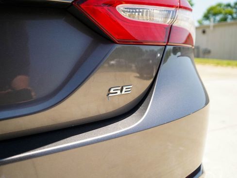 Used 2019 Toyota Camry SE FWD image 20