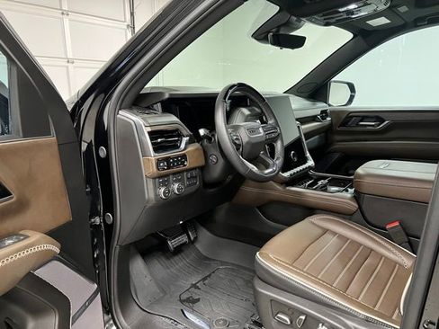 Used 2025 GMC Yukon Denali Ultimate w/ LPO, Floor Liner Package image 19