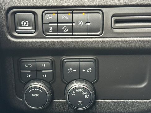 Certified 2024 Chevrolet Suburban Premier image 33